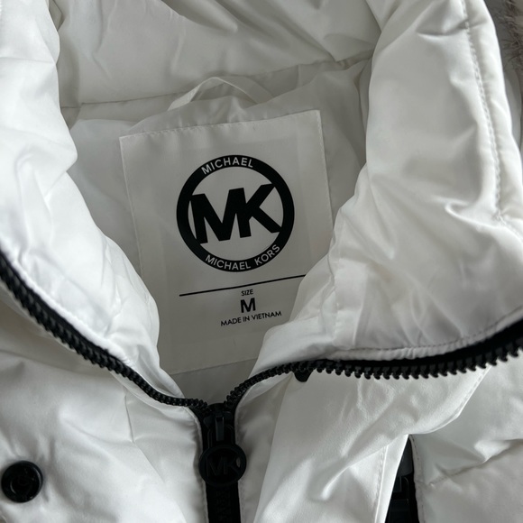 Michael Kors Women's Belted Faux-Fur-Trim Hooded Puffer Coat - Picture 4 of 8